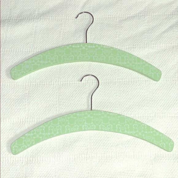 Set of 2 wooden hangers